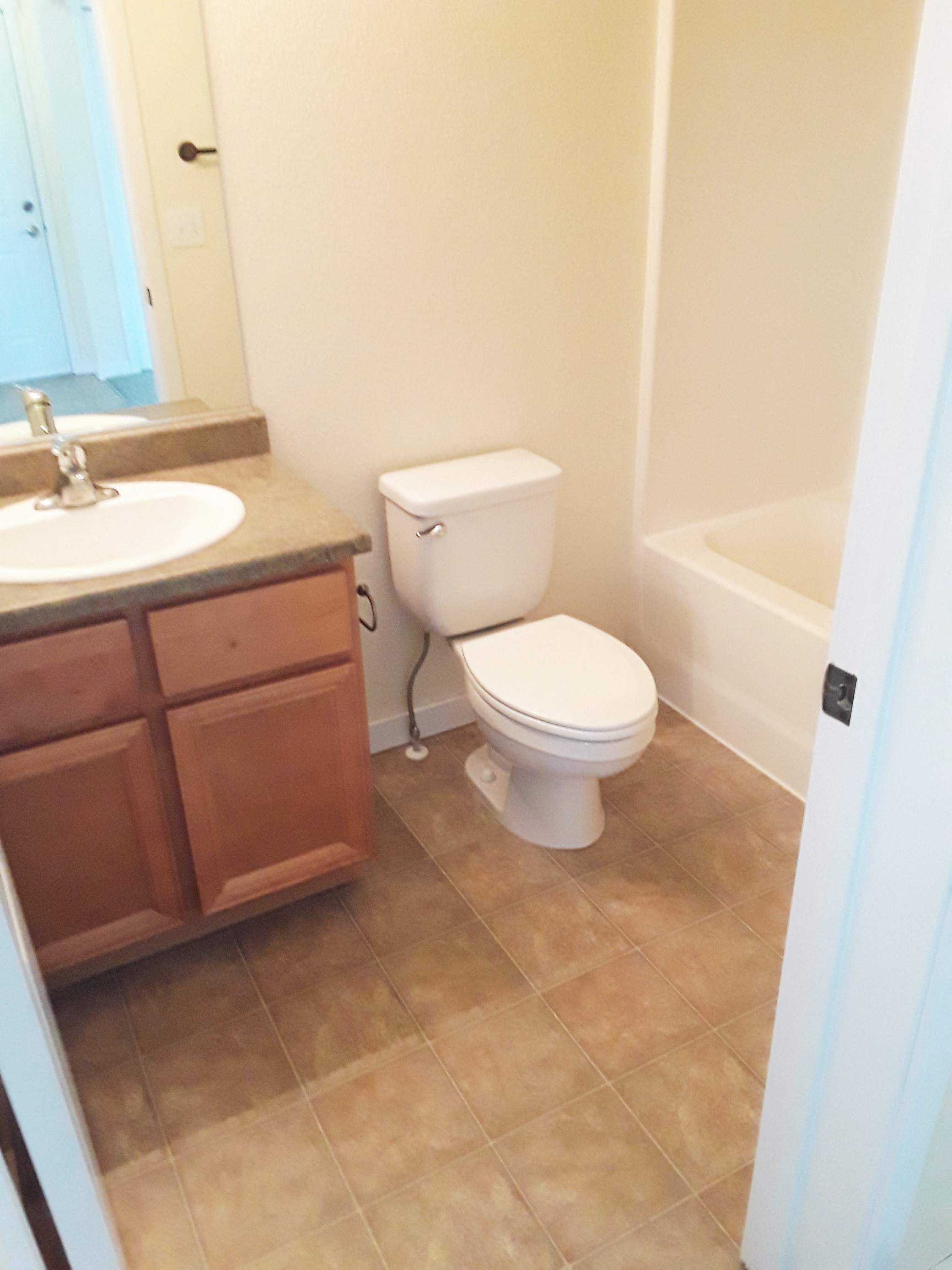 Bathroom with tub/shower